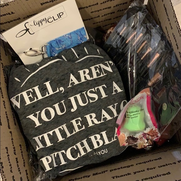 Tops - *no bundling* Size MEDIUM not so mystery box